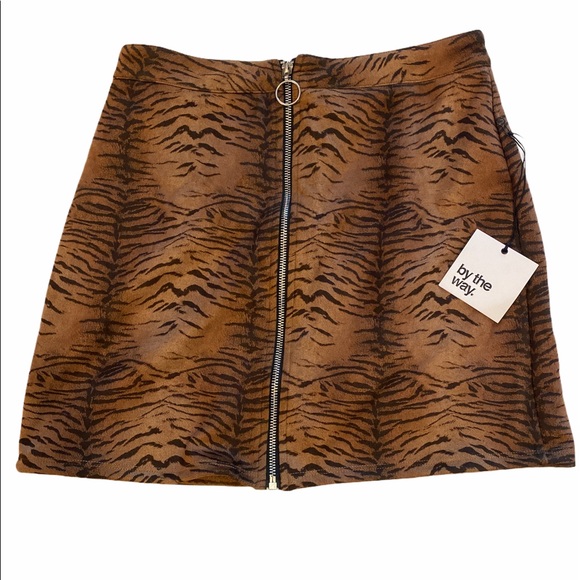 NWT By the Way- Macey Zip Mini Skirt in Tiger - Picture 5 of 7